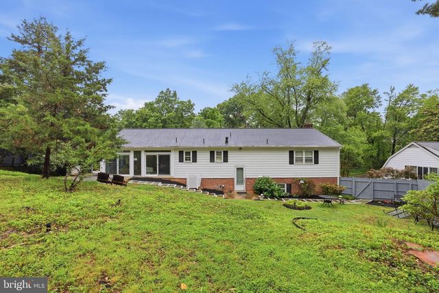 1718 HOLLINWOOD DR, Alexandria, VA 22307