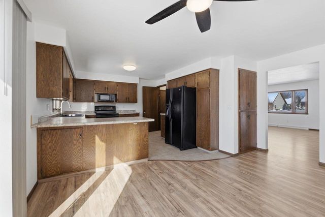 1381 SILVERWOOD LANE, Neenah, WI 54956