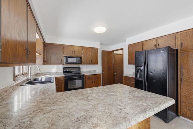 1381 SILVERWOOD LANE, Neenah, WI 54956