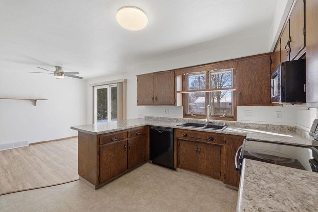 1381 SILVERWOOD LANE, Neenah, WI 54956