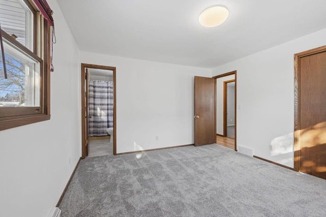 1381 SILVERWOOD LANE, Neenah, WI 54956