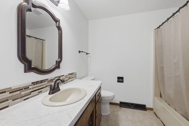 1381 SILVERWOOD LANE, Neenah, WI 54956