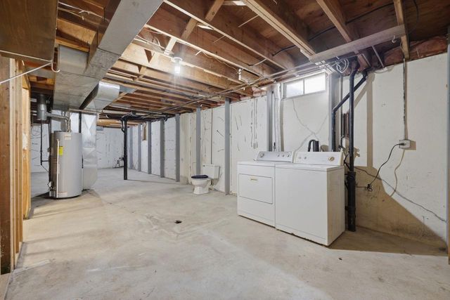 1381 SILVERWOOD LANE, Neenah, WI 54956