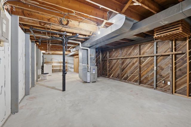 1381 SILVERWOOD LANE, Neenah, WI 54956