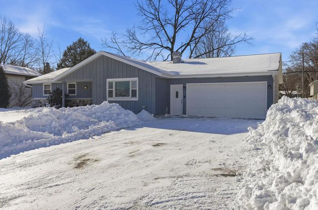 1381 SILVERWOOD LANE, Neenah, WI 54956
