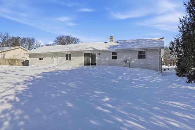 1381 SILVERWOOD LANE, Neenah, WI 54956