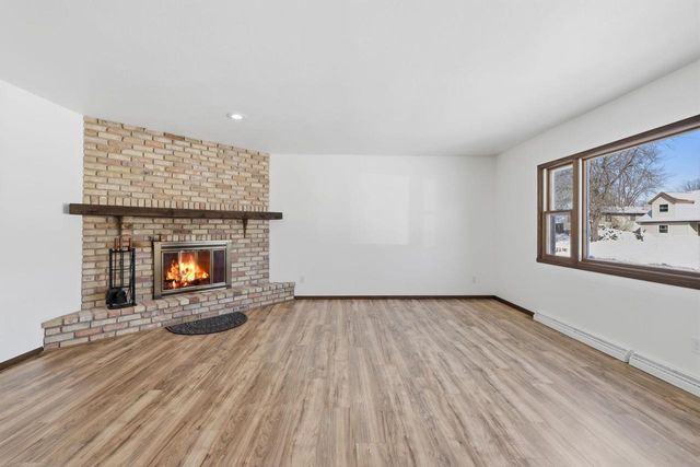 1381 SILVERWOOD LANE, Neenah, WI 54956