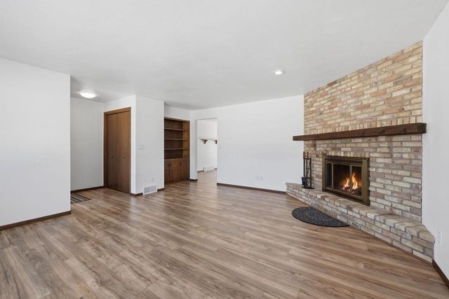 1381 SILVERWOOD LANE, Neenah, WI 54956