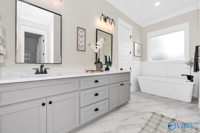 7815 Lake Walk Way, Owens Cross Roads, AL 35763