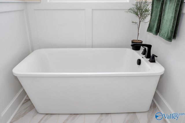 7815 Lake Walk Way, Owens Cross Roads, AL 35763