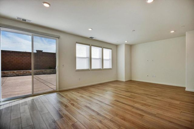 2160 Fuchsia Drive, Hollister, CA 95023