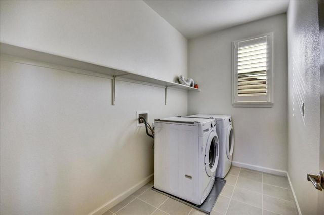 2160 Fuchsia Drive, Hollister, CA 95023