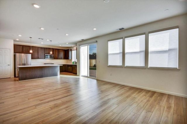 2160 Fuchsia Drive, Hollister, CA 95023