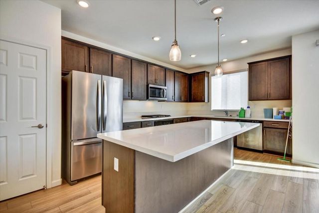 2160 Fuchsia Drive, Hollister, CA 95023