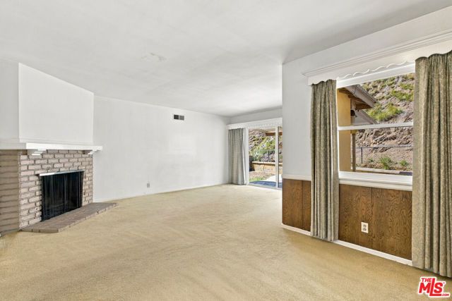8501 Petaluma Drive, Los Angeles, CA 91352