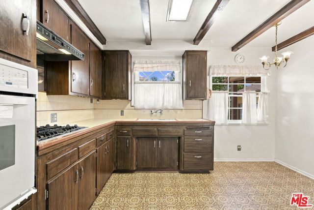 8501 Petaluma Drive, Los Angeles, CA 91352