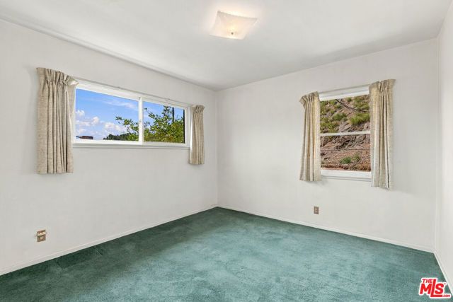 8501 Petaluma Drive, Los Angeles, CA 91352