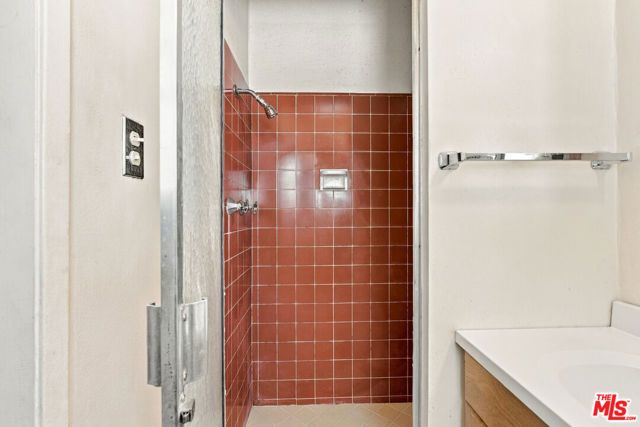 8501 Petaluma Drive, Los Angeles, CA 91352