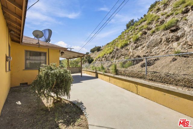 8501 Petaluma Drive, Los Angeles, CA 91352