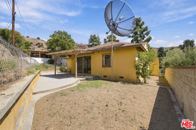 8501 Petaluma Drive, Los Angeles, CA 91352