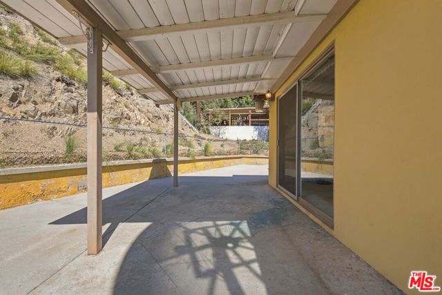 8501 Petaluma Drive, Los Angeles, CA 91352