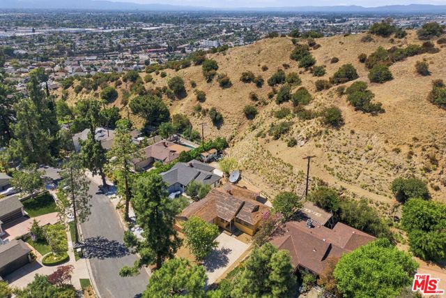 8501 Petaluma Drive, Los Angeles, CA 91352