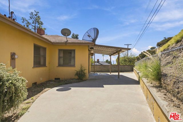 8501 Petaluma Drive, Los Angeles, CA 91352