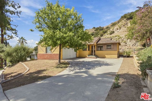 8501 Petaluma Drive, Los Angeles, CA 91352