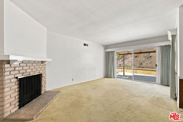 8501 Petaluma Drive, Los Angeles, CA 91352