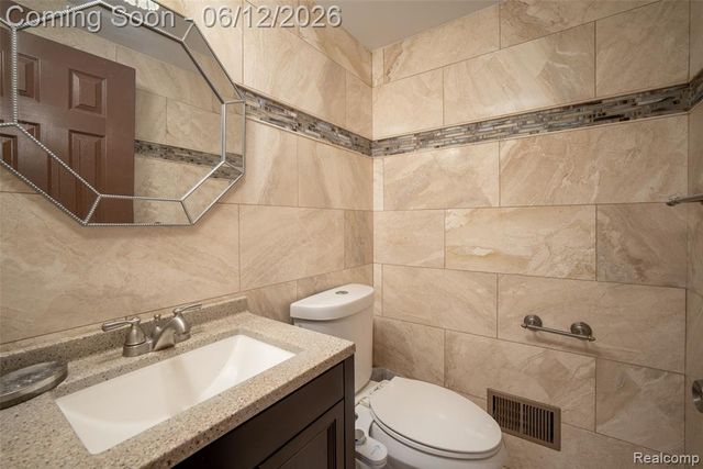 5061 Temple Drive, Sterling Heights, MI 48310