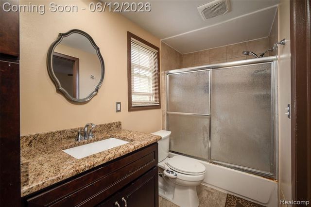 5061 Temple Drive, Sterling Heights, MI 48310