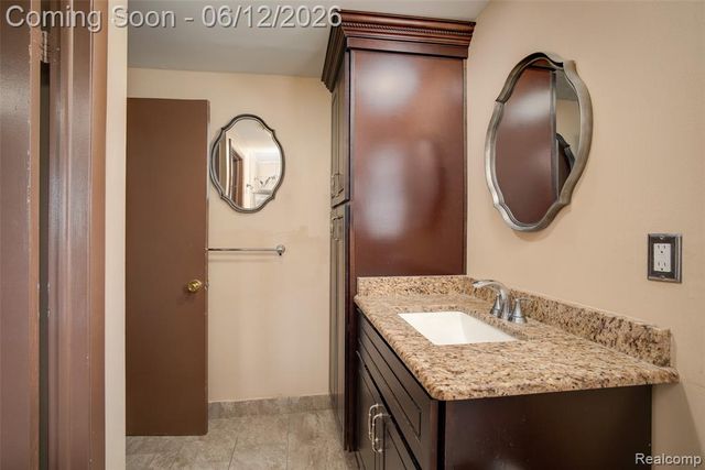 5061 Temple Drive, Sterling Heights, MI 48310