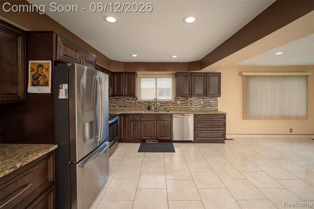 5061 Temple Drive, Sterling Heights, MI 48310