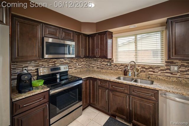 5061 Temple Drive, Sterling Heights, MI 48310