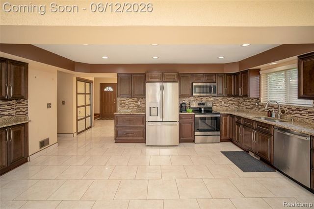 5061 Temple Drive, Sterling Heights, MI 48310