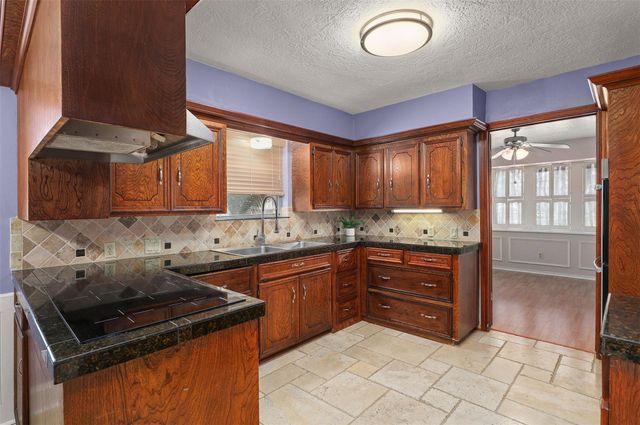 2518 Taylor Lane, Deer Park, TX 77536