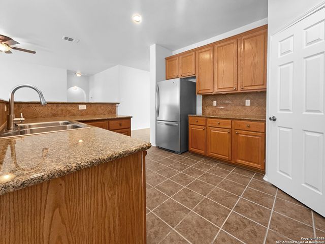 541 Triple Crown, Schertz, TX 78108