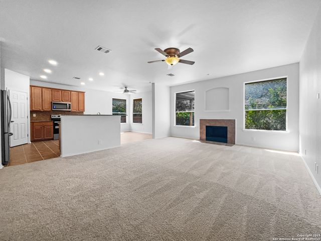541 Triple Crown, Schertz, TX 78108