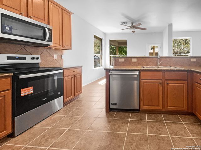 541 Triple Crown, Schertz, TX 78108