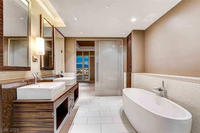 3750 Las Vegas Boulevard 2711, Las Vegas, NV 89158