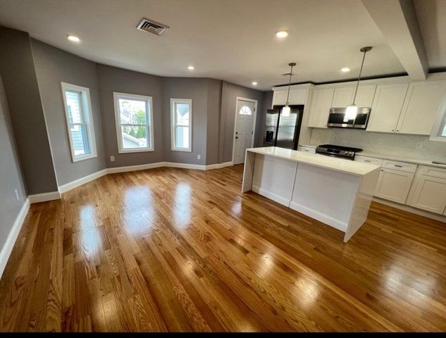 6 Charter St 2, Danvers, MA 01923