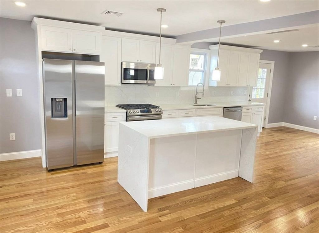 6 Charter St 2, Danvers, MA 01923