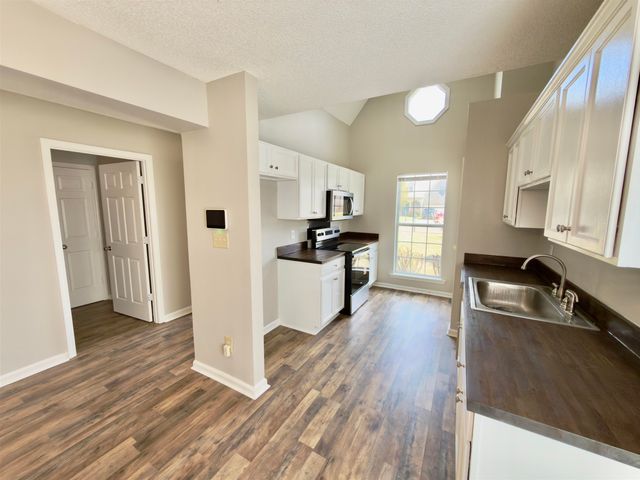 1425 CARLTON RIDGE DR, Cordova, TN 38016