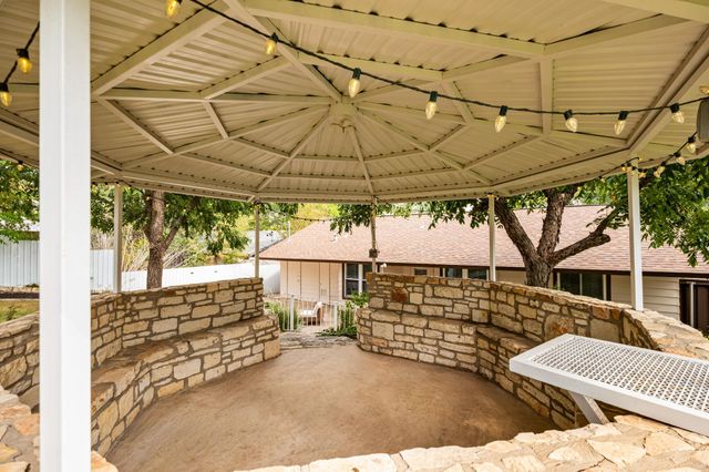2708 Carnarvon LN, Austin, TX 78704