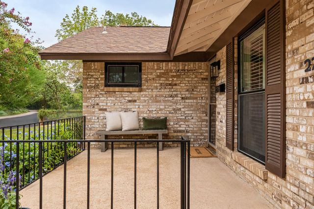 2708 Carnarvon LN, Austin, TX 78704