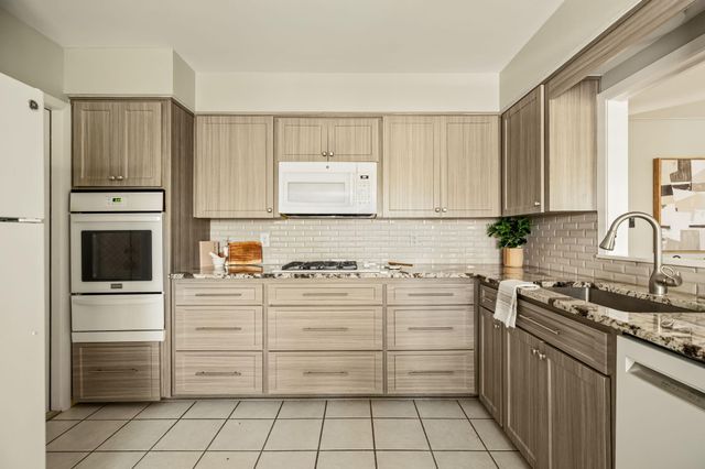 2708 Carnarvon LN, Austin, TX 78704