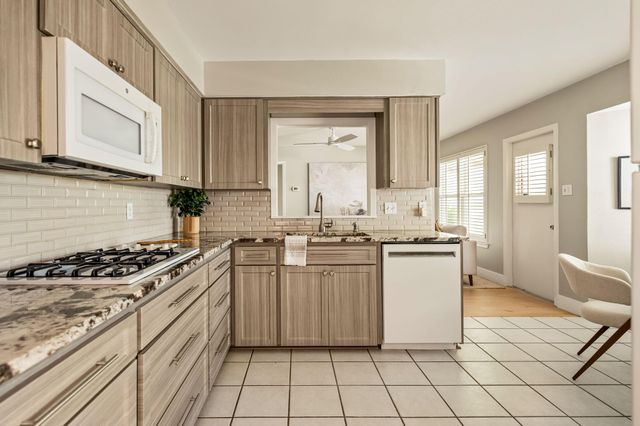 2708 Carnarvon LN, Austin, TX 78704