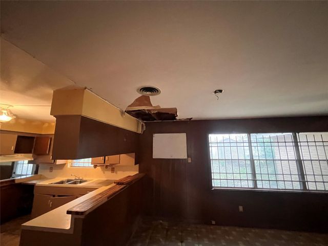 5551 Winding Creek Way, Houston, TX 77017