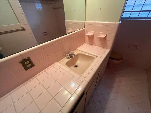 5551 Winding Creek Way, Houston, TX 77017