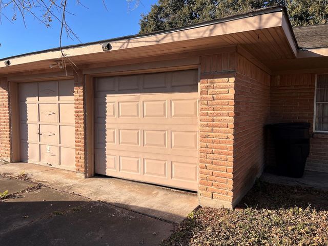 5551 Winding Creek Way, Houston, TX 77017